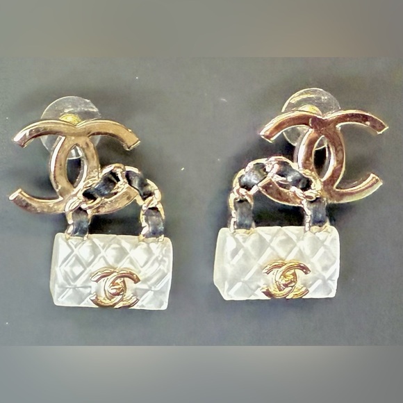 Chanel white signature flap bag dangling earrings. - Picture 5 of 10